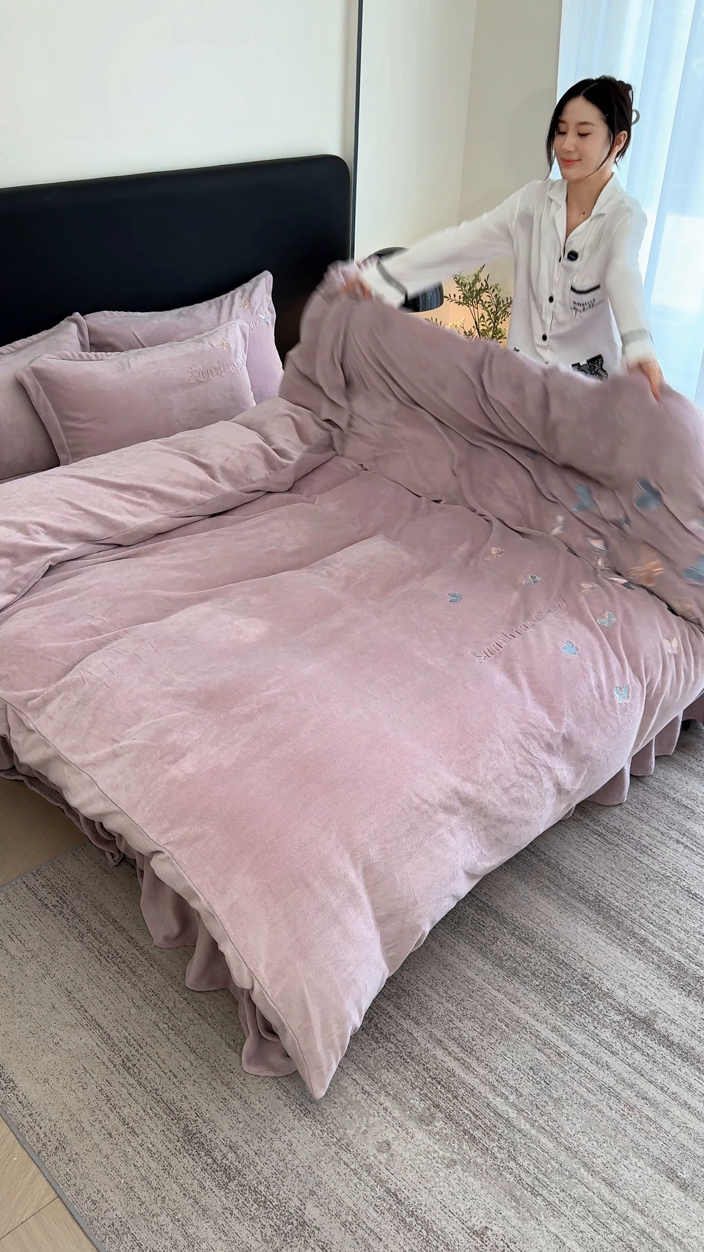 91家纺网 家纺一手货源 找家纺 莱越家纺 2025秋冬新款蝴蝶刺绣牛奶绒四件套 刺绣蝴蝶款-典雅紫