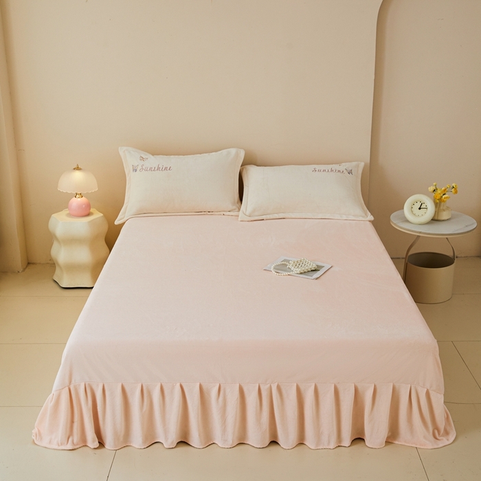 91家纺网 家纺一手货源 找家纺 莱越家纺 2025秋冬新款蝴蝶刺绣牛奶绒四件套 刺绣蝴蝶款-米白+淡雅玉