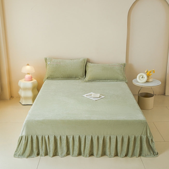 91家纺网 家纺一手货源 找家纺 莱越家纺 2025秋冬新款蝴蝶刺绣牛奶绒四件套 刺绣蝴蝶款-牛奶果绿