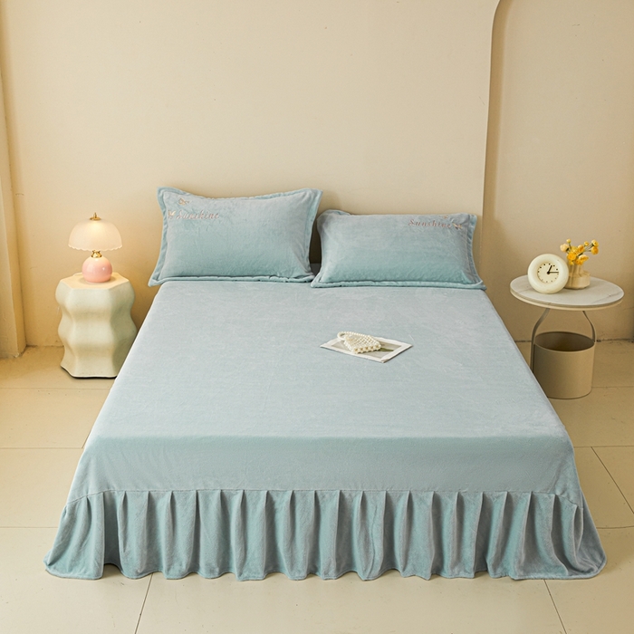 91家纺网 家纺一手货源 找家纺 莱越家纺 2025秋冬新款蝴蝶刺绣牛奶绒四件套 刺绣蝴蝶款-天蓝