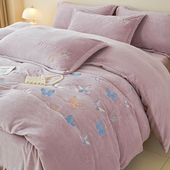 91家纺网 家纺一手货源 找家纺 （总）莱越家纺 2025秋冬新款蝴蝶刺绣牛奶绒四件套