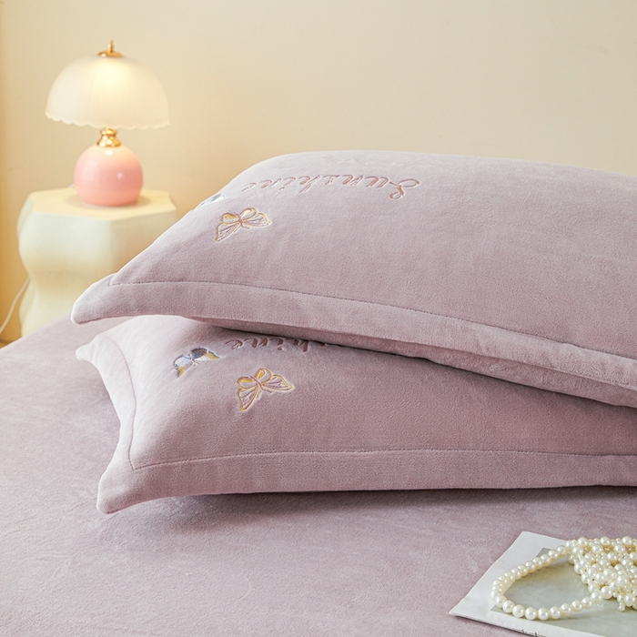 91家纺网 家纺一手货源 找家纺 （总）莱越家纺 2025秋冬新款蝴蝶刺绣牛奶绒四件套