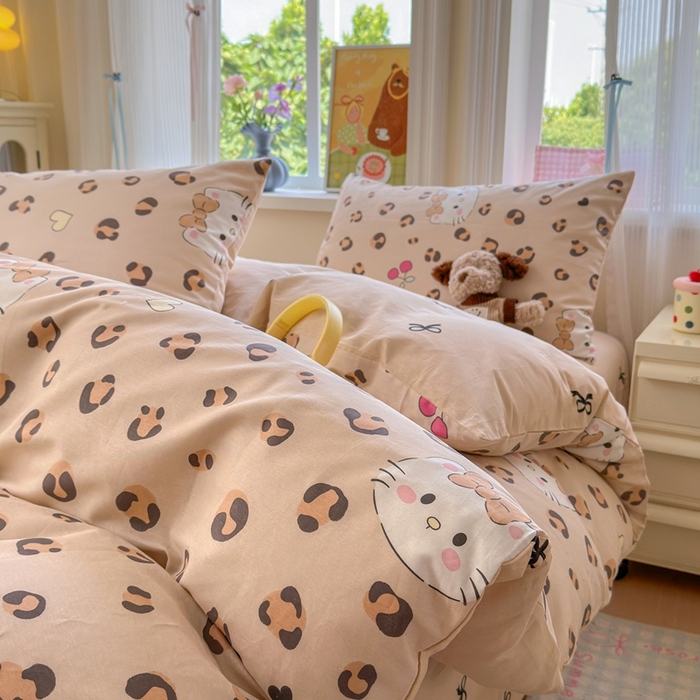 91家纺网 家纺一手货源 找家纺 觅糖家纺 2025春夏新款40支全棉纯棉斜纹13370针织四件套 时尚猫咪-咖