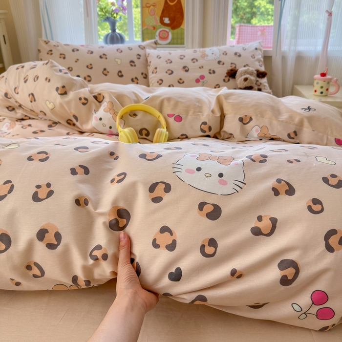 91家纺网 家纺一手货源 找家纺 觅糖家纺 2025春夏新款40支全棉纯棉斜纹13370针织四件套 时尚猫咪-咖