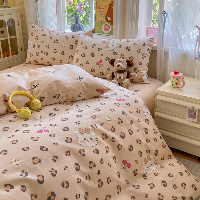 91家纺网 家纺一手货源 找家纺 觅糖家纺 2025春夏新款40支全棉纯棉斜纹13370针织四件套 时尚猫咪-咖