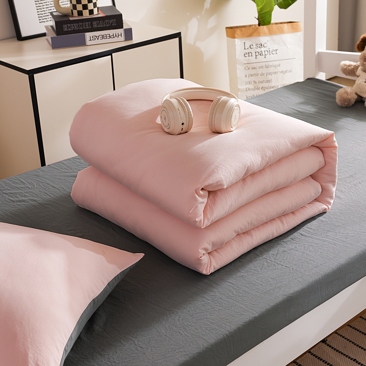 91家纺网 家纺一手货源 找家纺 益多眠 2025新款双拼云朵被冬被被子被芯 双拼系列-粉色+深灰