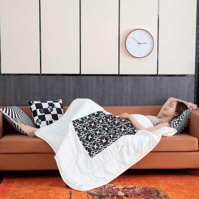 91家纺网 家纺一手货源 找家纺 新奇异 2025新款黑白系列抱枕被 组合图仅供展示