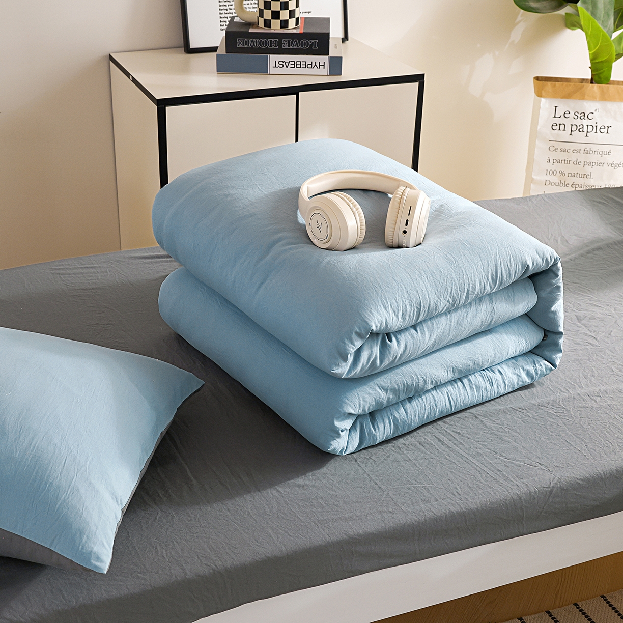 91家纺网 家纺一手货源 找家纺 益多眠 2026新款双拼云朵被冬被被子被芯 双拼系列-天蓝+深灰