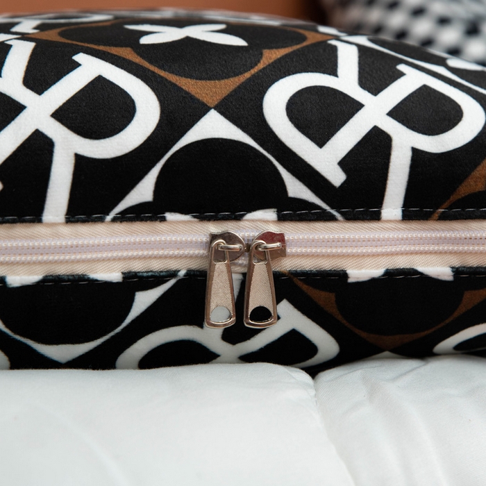 91家纺网 家纺一手货源 找家纺 新奇异 2025新款黑白系列抱枕被 组合图仅供展示