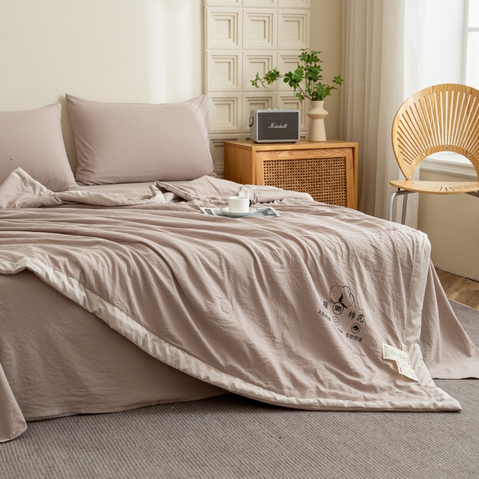 91家纺网 家纺一手货源 找家纺 帕芬鸟家纺 2025新款色织水洗棉棉花夏被四件套 奶油咖