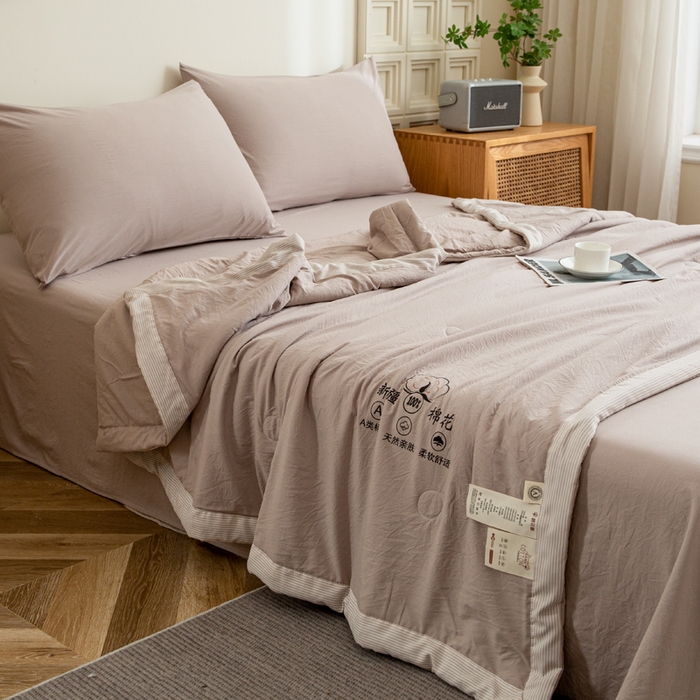 91家纺网 家纺一手货源 找家纺 帕芬鸟家纺 2025新款色织水洗棉棉花夏被四件套 奶油咖