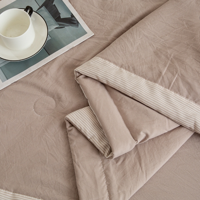 91家纺网 家纺一手货源 找家纺 帕芬鸟家纺 2025新款色织水洗棉棉花夏被四件套 奶油咖