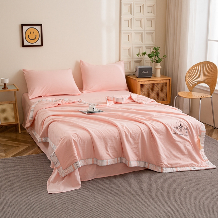 91家纺网 家纺一手货源 找家纺 帕芬鸟家纺 2025新款色织水洗棉棉花夏被四件套 蜜桃粉