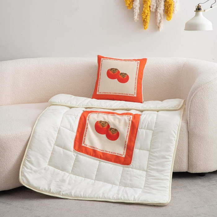 91家纺网 家纺一手货源 找家纺 新奇异 2025新款柿柿如意棉麻抱枕被 组合图仅供展示