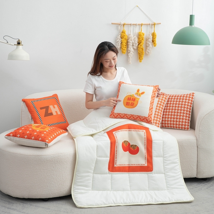 91家纺网 家纺一手货源 找家纺 新奇异 2025新款柿柿如意棉麻抱枕被 组合图仅供展示