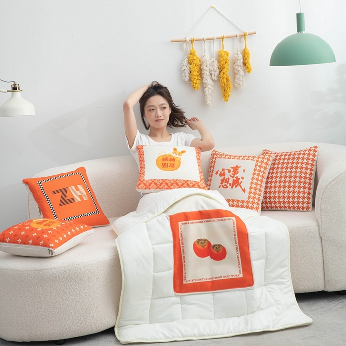 91家纺网 家纺一手货源 找家纺 新奇异 2025新款柿柿如意棉麻抱枕被 组合图仅供展示