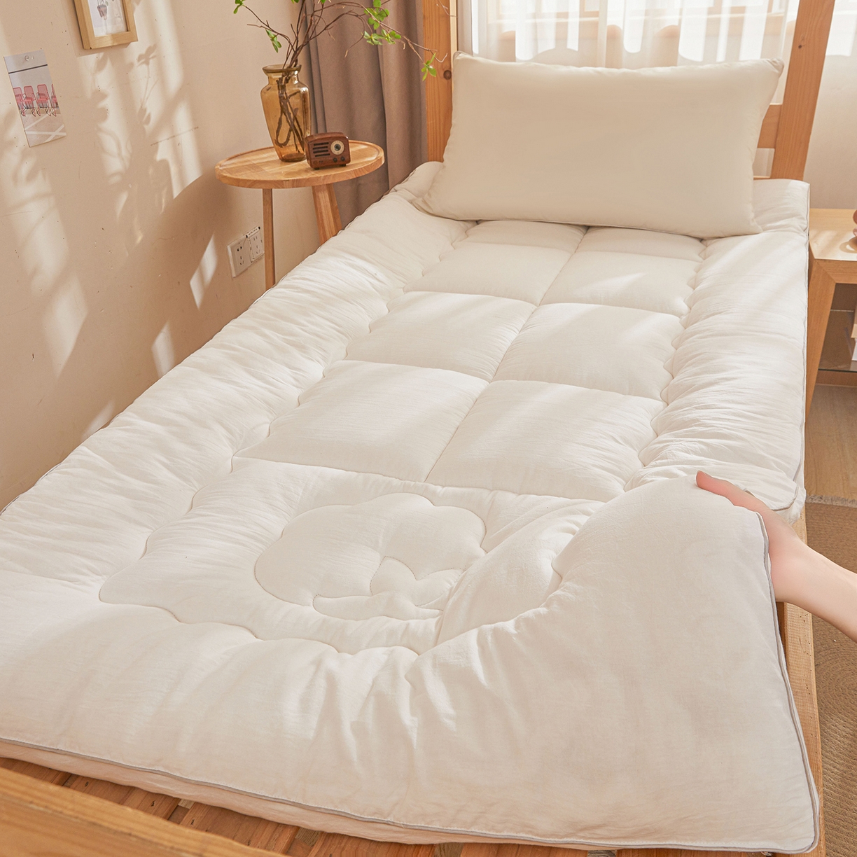 91家纺网 家纺一手货源 找家纺 西域种棉人·千百笠 2025新款A类填充100%棉新疆棉花褥子10A抗菌床垫垫被软垫家用棉花被 简语床垫-白