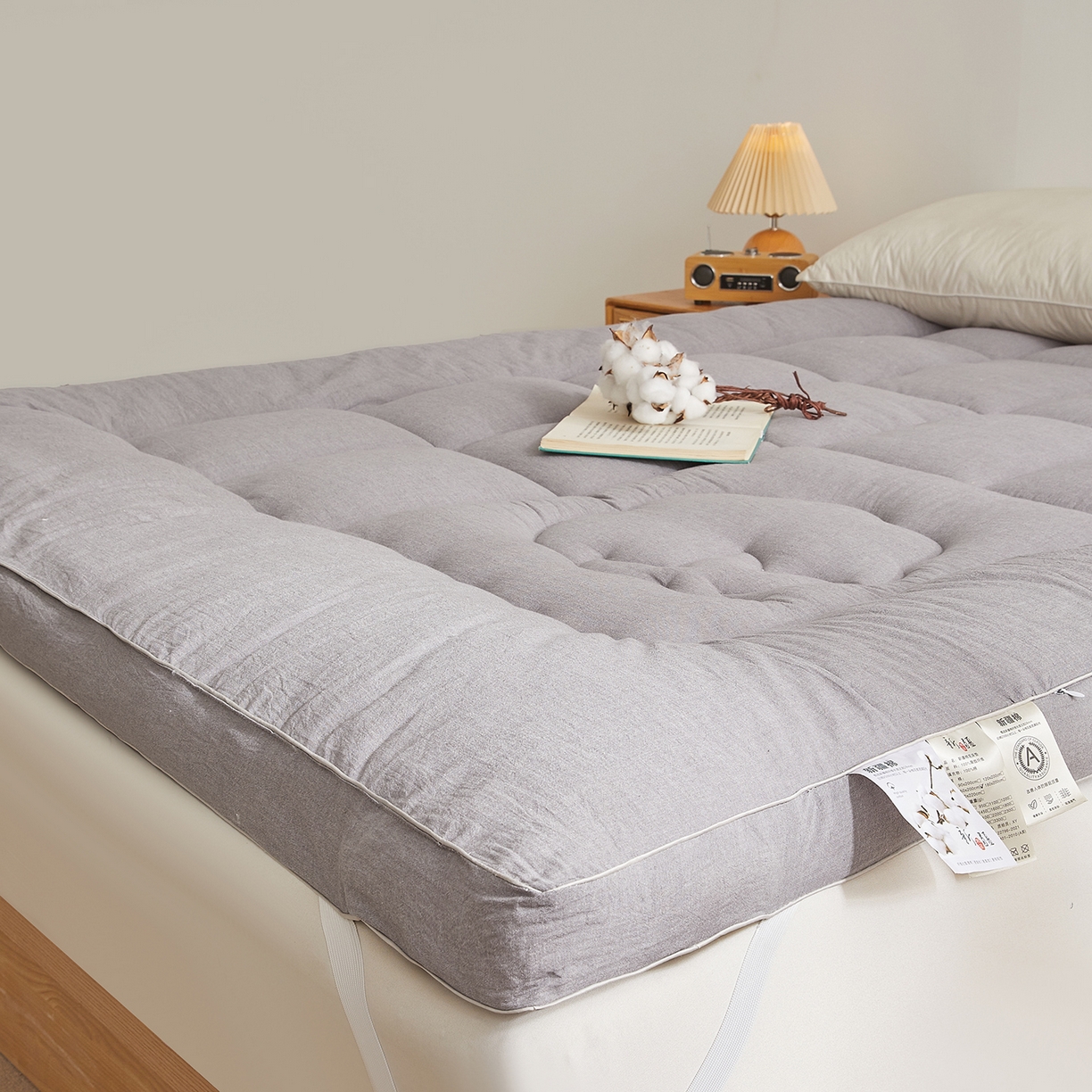 91家纺网 家纺一手货源 找家纺 西域种棉人·千百笠 2025新款A类填充100%棉新疆棉花褥子10A抗菌床垫垫被软垫家用棉花被 简语床垫-灰