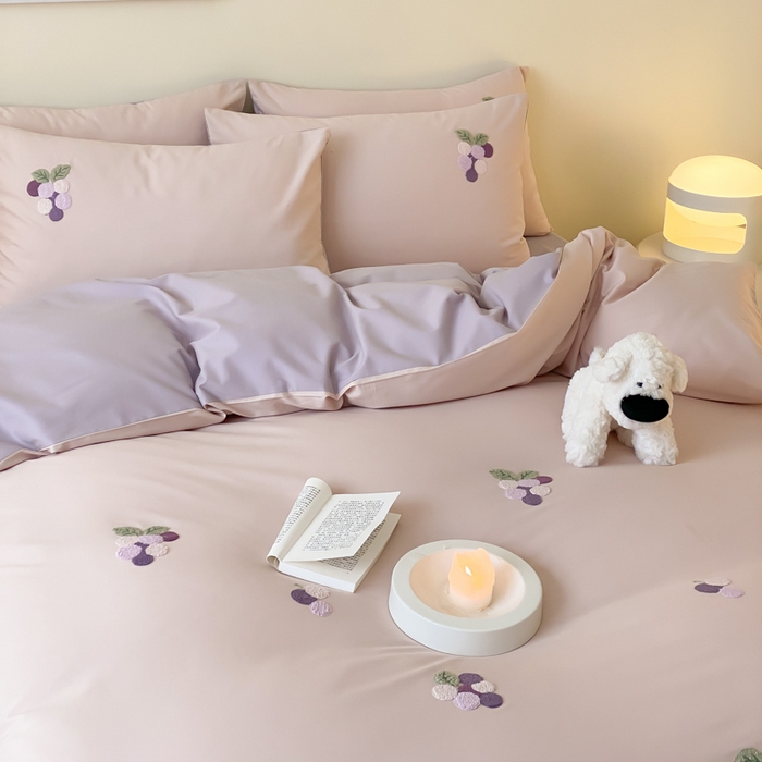 91家纺网 家纺一手货源 找家纺 云栖2025全棉刺绣纯色纯棉长绒棉四件套-乐萌系列 奶油葡萄