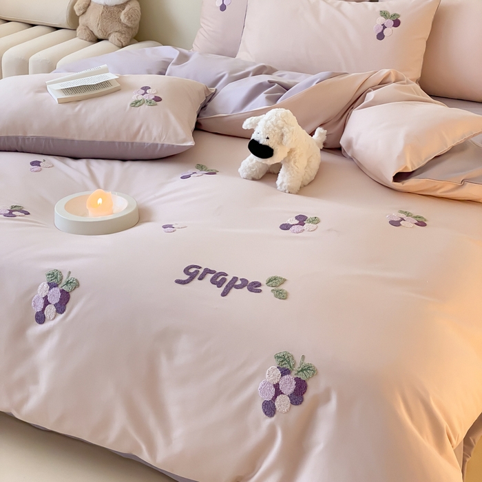 91家纺网 家纺一手货源 找家纺 云栖2025全棉刺绣纯色纯棉长绒棉四件套-乐萌系列 奶油葡萄