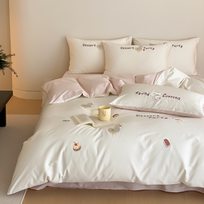 91家纺网 家纺一手货源 找家纺 云栖2025全棉刺绣纯色纯棉长绒棉四件套-乐萌系列 奶油小鸡