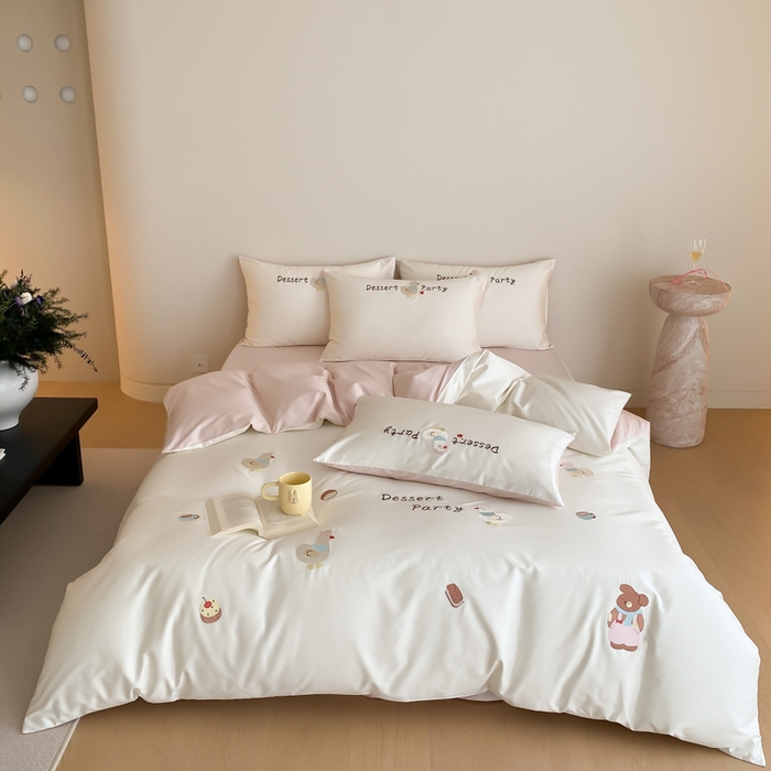 91家纺网 家纺一手货源 找家纺 云栖2025全棉刺绣纯色纯棉长绒棉四件套-乐萌系列 奶油小鸡