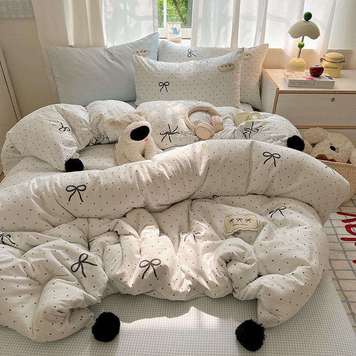 91家纺网 家纺一手货源 找家纺 桃心家居 2025新款A类ins云柔水洗棉织标混搭蝴蝶结毛球少女奶呼呼仙气四件套系列 水洗棉毛球-蝴蝶结可可小姐