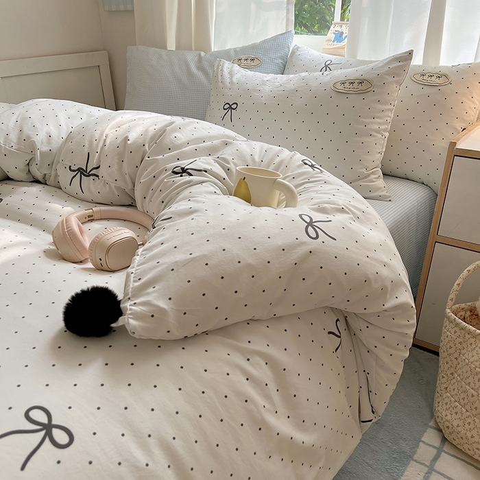 91家纺网 家纺一手货源 找家纺 桃心家居 2025新款A类ins云柔水洗棉织标混搭蝴蝶结毛球少女奶呼呼仙气四件套系列 水洗棉毛球-蝴蝶结可可小姐