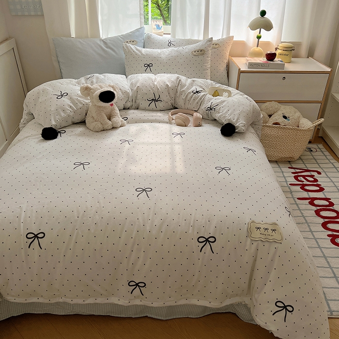 91家纺网 家纺一手货源 找家纺 桃心家居 2025新款A类ins云柔水洗棉织标混搭蝴蝶结毛球少女奶呼呼仙气四件套系列 水洗棉毛球-蝴蝶结可可小姐