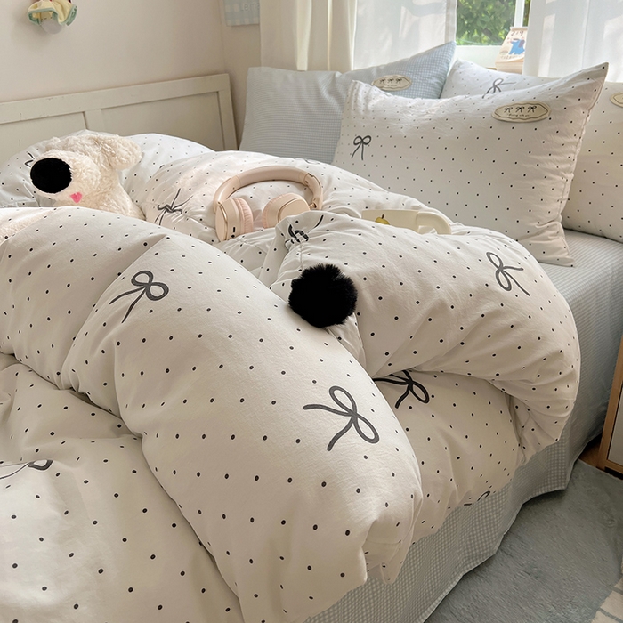 91家纺网 家纺一手货源 找家纺 桃心家居 2025新款A类ins云柔水洗棉织标混搭蝴蝶结毛球少女奶呼呼仙气四件套系列 水洗棉毛球-蝴蝶结可可小姐