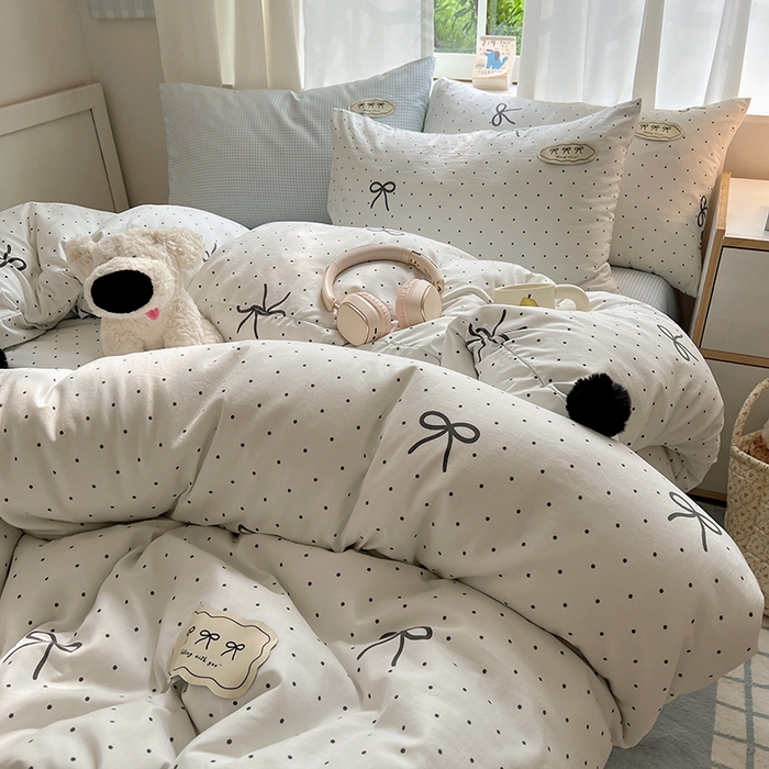 91家纺网 家纺一手货源 找家纺 桃心家居 2025新款A类ins云柔水洗棉织标混搭蝴蝶结毛球少女奶呼呼仙气四件套系列 水洗棉毛球-蝴蝶结可可小姐