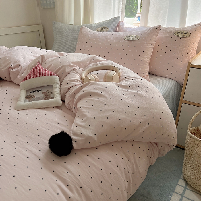 91家纺网 家纺一手货源 找家纺 桃心家居 2025新款A类ins云柔水洗棉织标混搭蝴蝶结毛球少女奶呼呼仙气四件套系列 水洗棉毛球-蝴蝶结奶昔粉蓝