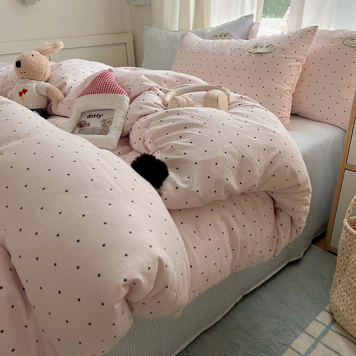 91家纺网 家纺一手货源 找家纺 桃心家居 2025新款A类ins云柔水洗棉织标混搭蝴蝶结毛球少女奶呼呼仙气四件套系列 水洗棉毛球-蝴蝶结奶昔粉蓝