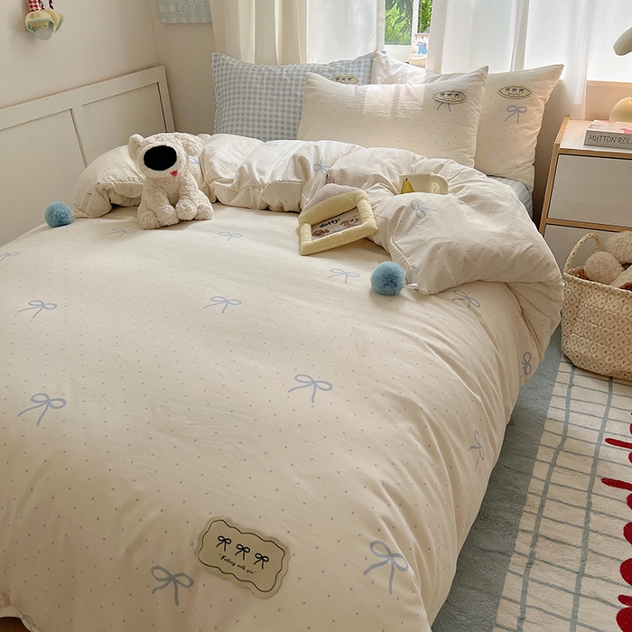 91家纺网 家纺一手货源 找家纺 桃心家居 2025新款A类ins云柔水洗棉织标混搭蝴蝶结毛球少女奶呼呼仙气四件套系列 水洗棉毛球-蝴蝶结清新梦蓝