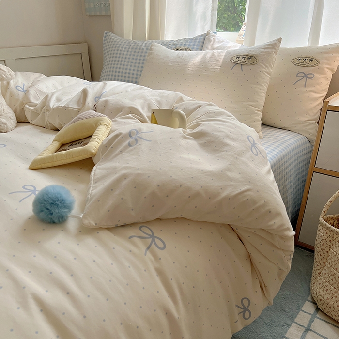 91家纺网 家纺一手货源 找家纺 桃心家居 2025新款A类ins云柔水洗棉织标混搭蝴蝶结毛球少女奶呼呼仙气四件套系列 水洗棉毛球-蝴蝶结清新梦蓝