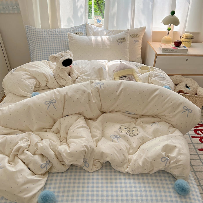 91家纺网 家纺一手货源 找家纺 桃心家居 2025新款A类ins云柔水洗棉织标混搭蝴蝶结毛球少女奶呼呼仙气四件套系列 水洗棉毛球-蝴蝶结清新梦蓝