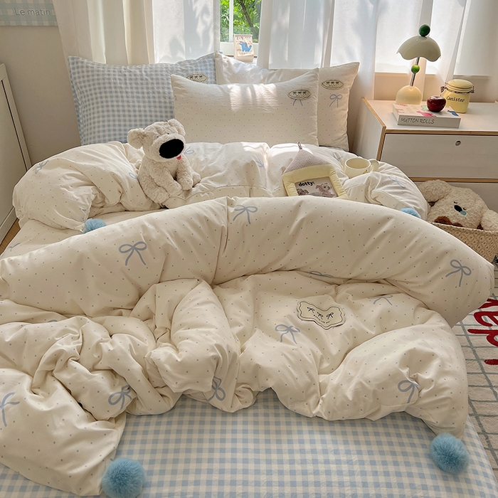 91家纺网 家纺一手货源 找家纺 桃心家居 2025新款A类ins云柔水洗棉织标混搭蝴蝶结毛球少女奶呼呼仙气四件套系列 水洗棉毛球-蝴蝶结清新梦蓝