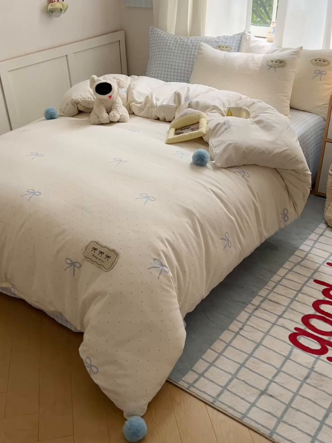 91家纺网 家纺一手货源 找家纺 桃心家居 2025新款A类ins云柔水洗棉织标混搭蝴蝶结毛球少女奶呼呼仙气四件套系列 水洗棉毛球-蝴蝶结清新梦蓝