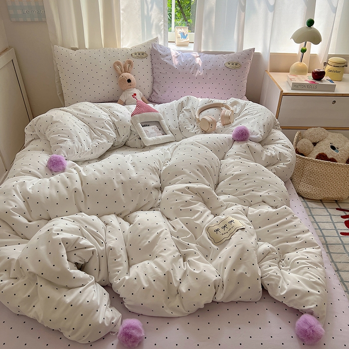 91家纺网 家纺一手货源 找家纺 桃心家居 2025新款A类ins云柔水洗棉织标混搭蝴蝶结毛球少女奶呼呼仙气四件套系列 水洗棉毛球-蝴蝶结芋泥波点