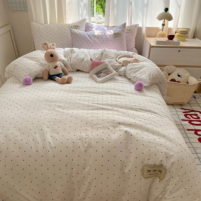 91家纺网 家纺一手货源 找家纺 桃心家居 2025新款A类ins云柔水洗棉织标混搭蝴蝶结毛球少女奶呼呼仙气四件套系列 水洗棉毛球-蝴蝶结芋泥波点