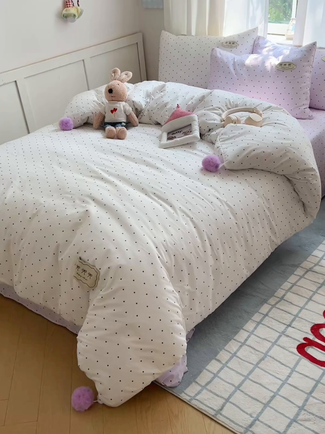 91家纺网 家纺一手货源 找家纺 桃心家居 2025新款A类ins云柔水洗棉织标混搭蝴蝶结毛球少女奶呼呼仙气四件套系列 水洗棉毛球-蝴蝶结芋泥波点