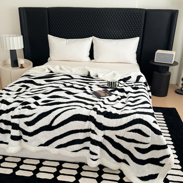 91家纺网 家纺一手货源 找家纺 （总）丹本家纺 2025新款双层阳离子斑马纹提花塔芙绒羊羔绒跨境双层毛毯盖毯毯子