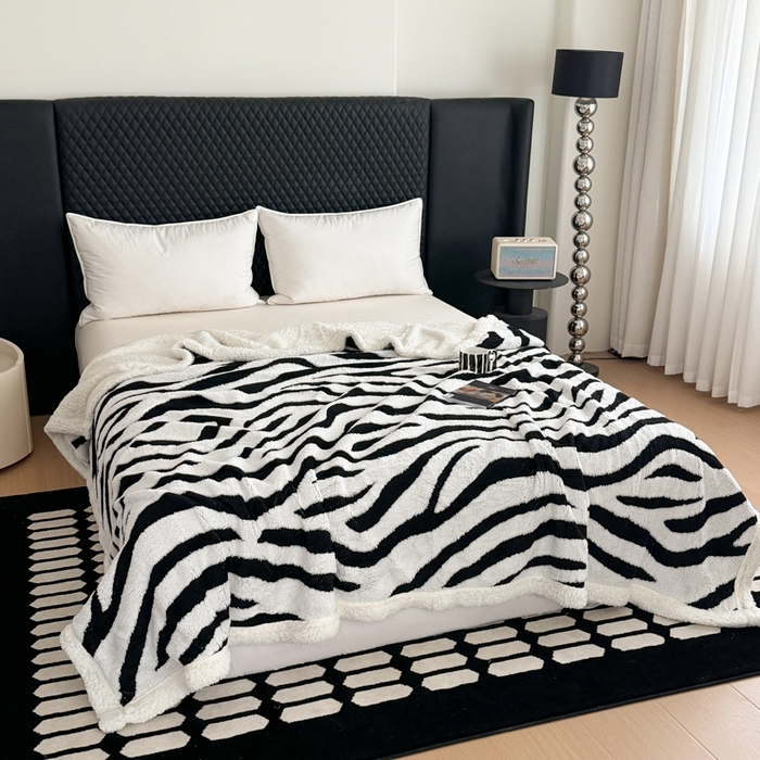 91家纺网 家纺一手货源 找家纺 （总）丹本家纺 2025新款双层阳离子斑马纹提花塔芙绒羊羔绒跨境双层毛毯盖毯毯子