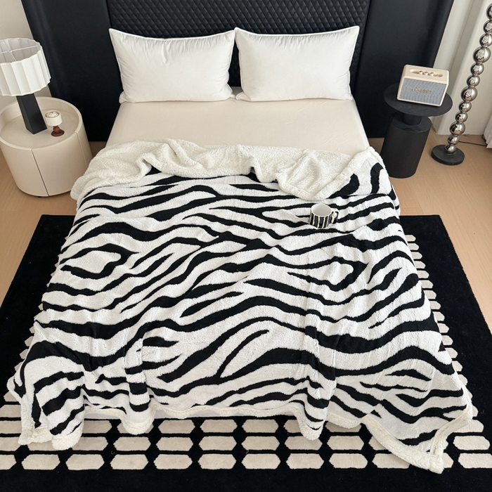 91家纺网 家纺一手货源 找家纺 （总）丹本家纺 2025新款双层阳离子斑马纹提花塔芙绒羊羔绒跨境双层毛毯盖毯毯子