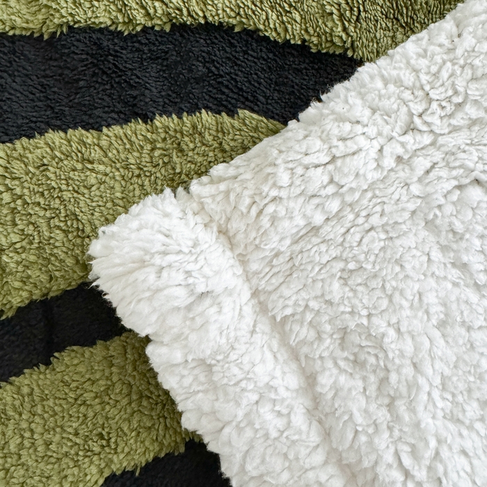 91家纺网 家纺一手货源 找家纺 丹本家纺 2025新款双层阳离子斑马纹提花塔芙绒羊羔绒跨境双层毛毯盖毯毯子 绿斑马纹