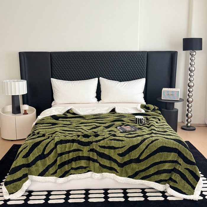 91家纺网 家纺一手货源 找家纺 丹本家纺 2025新款双层阳离子斑马纹提花塔芙绒羊羔绒跨境双层毛毯盖毯毯子 绿斑马纹