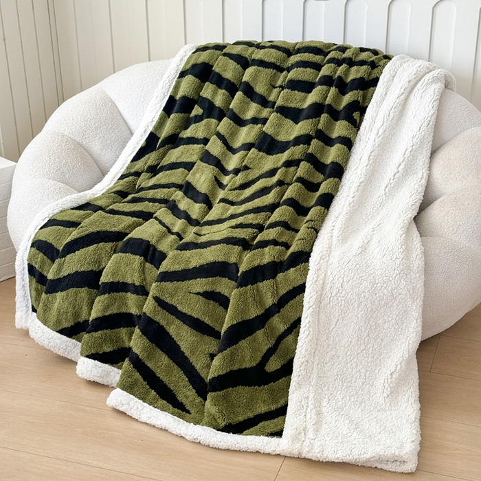 91家纺网 家纺一手货源 找家纺 丹本家纺 2025新款双层阳离子斑马纹提花塔芙绒羊羔绒跨境双层毛毯盖毯毯子 绿斑马纹