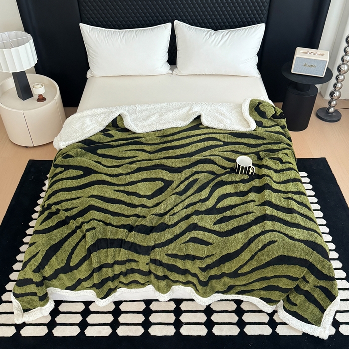 91家纺网 家纺一手货源 找家纺 丹本家纺 2025新款双层阳离子斑马纹提花塔芙绒羊羔绒跨境双层毛毯盖毯毯子 绿斑马纹