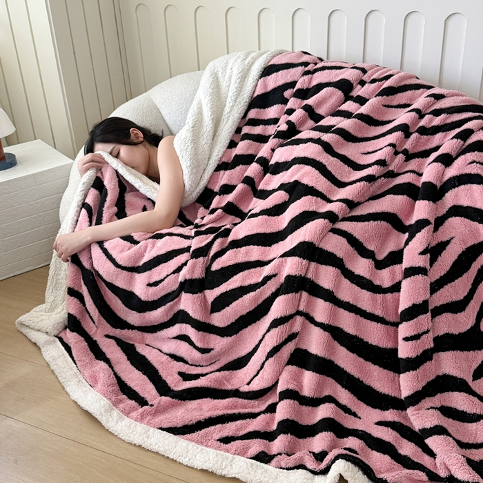 91家纺网 家纺一手货源 找家纺 丹本家纺 2025新款双层阳离子斑马纹提花塔芙绒羊羔绒跨境双层毛毯盖毯毯子 粉斑马纹
