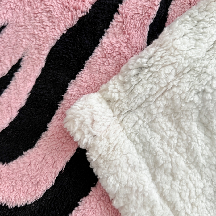 91家纺网 家纺一手货源 找家纺 丹本家纺 2025新款双层阳离子斑马纹提花塔芙绒羊羔绒跨境双层毛毯盖毯毯子 粉斑马纹